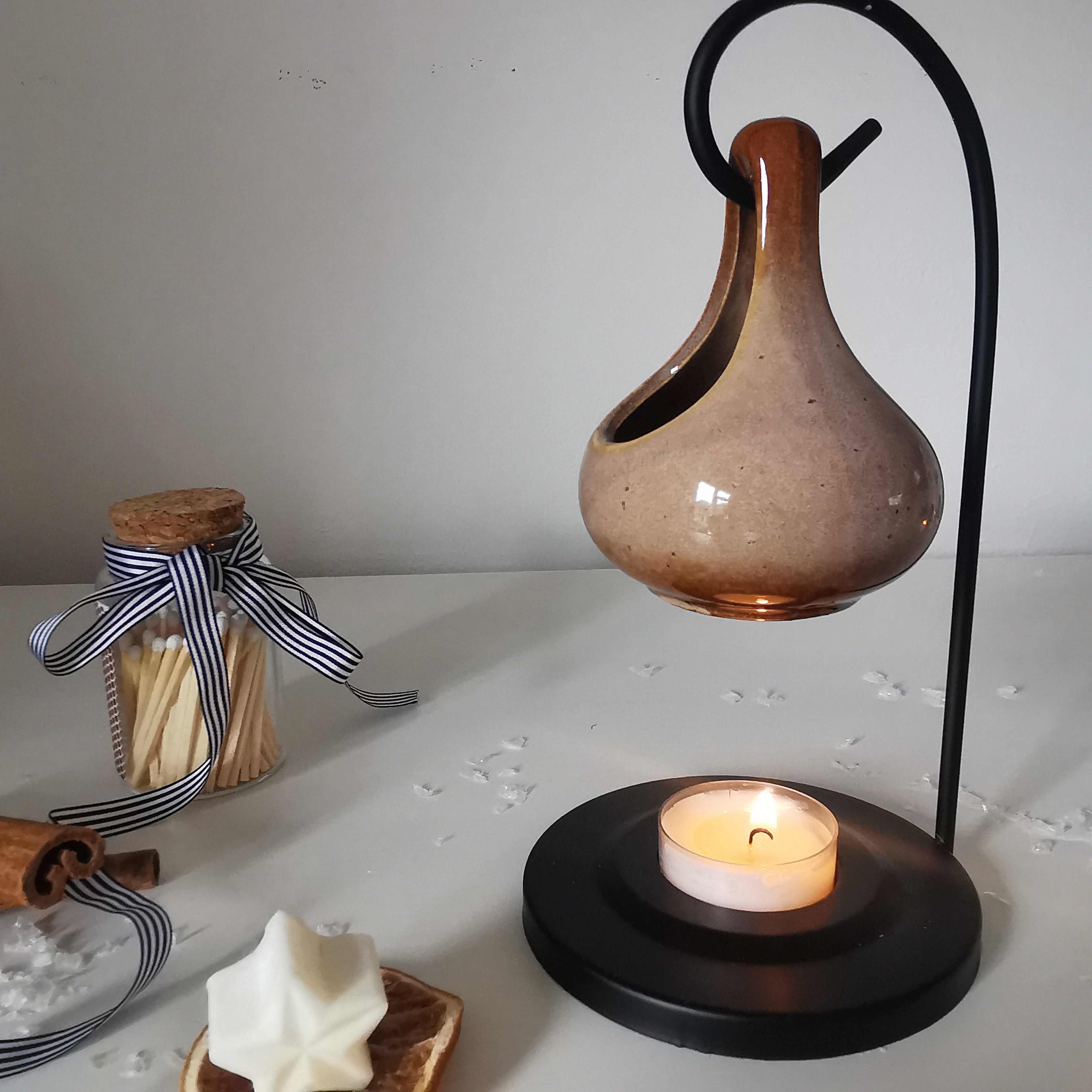 Hanging teardrop wax burner / oil burner