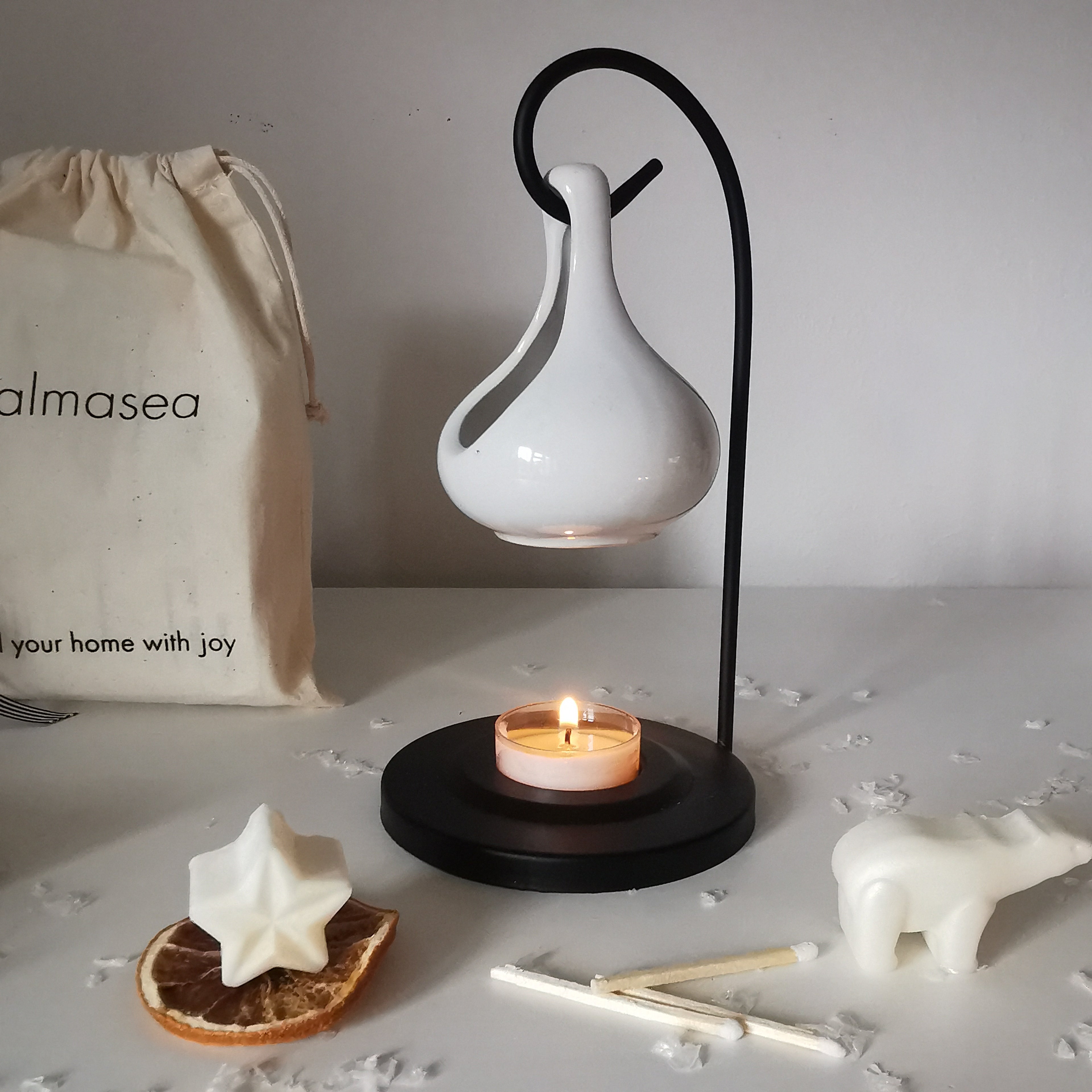 Hanging teardrop wax burner / oil burner