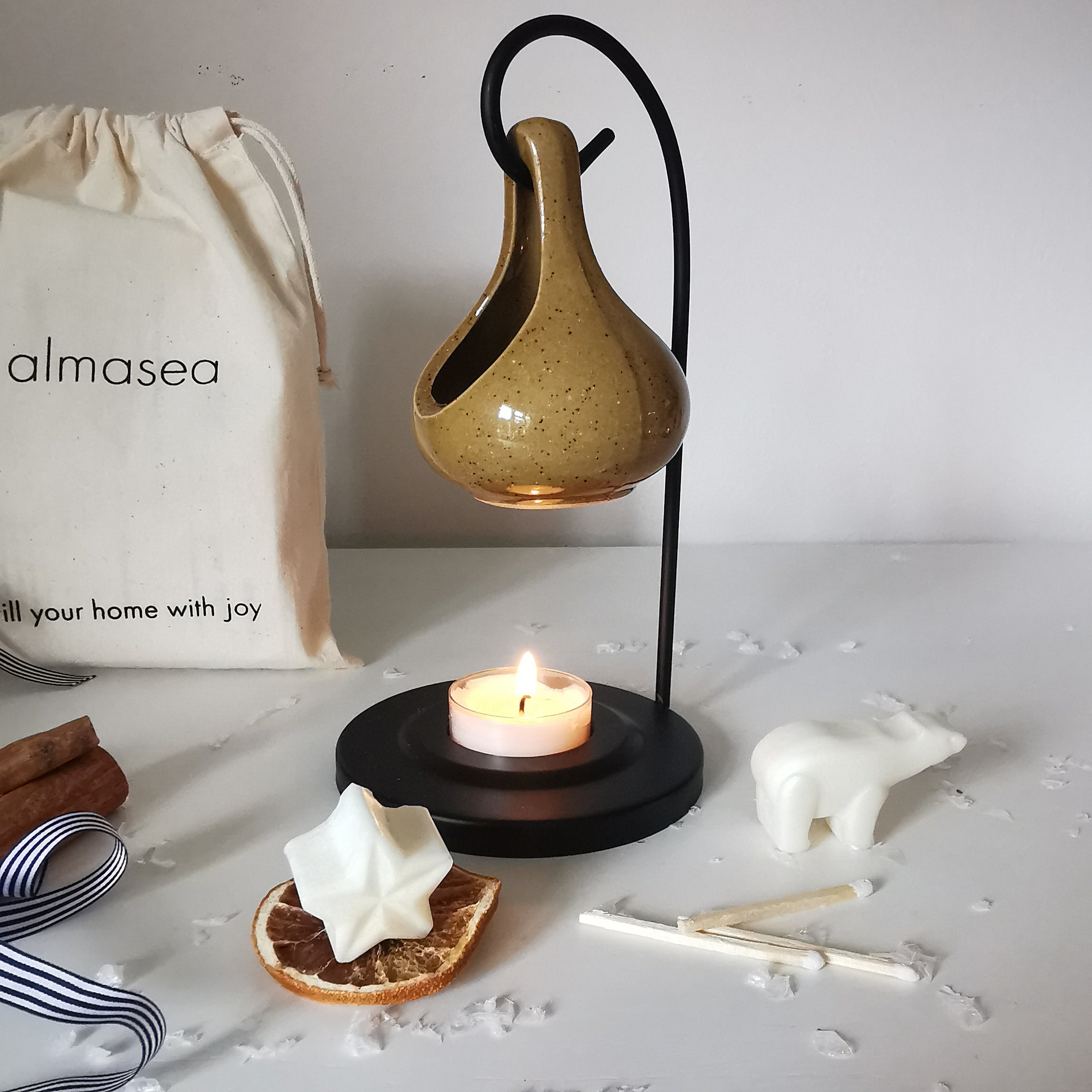 Hanging teardrop wax burner / oil burner