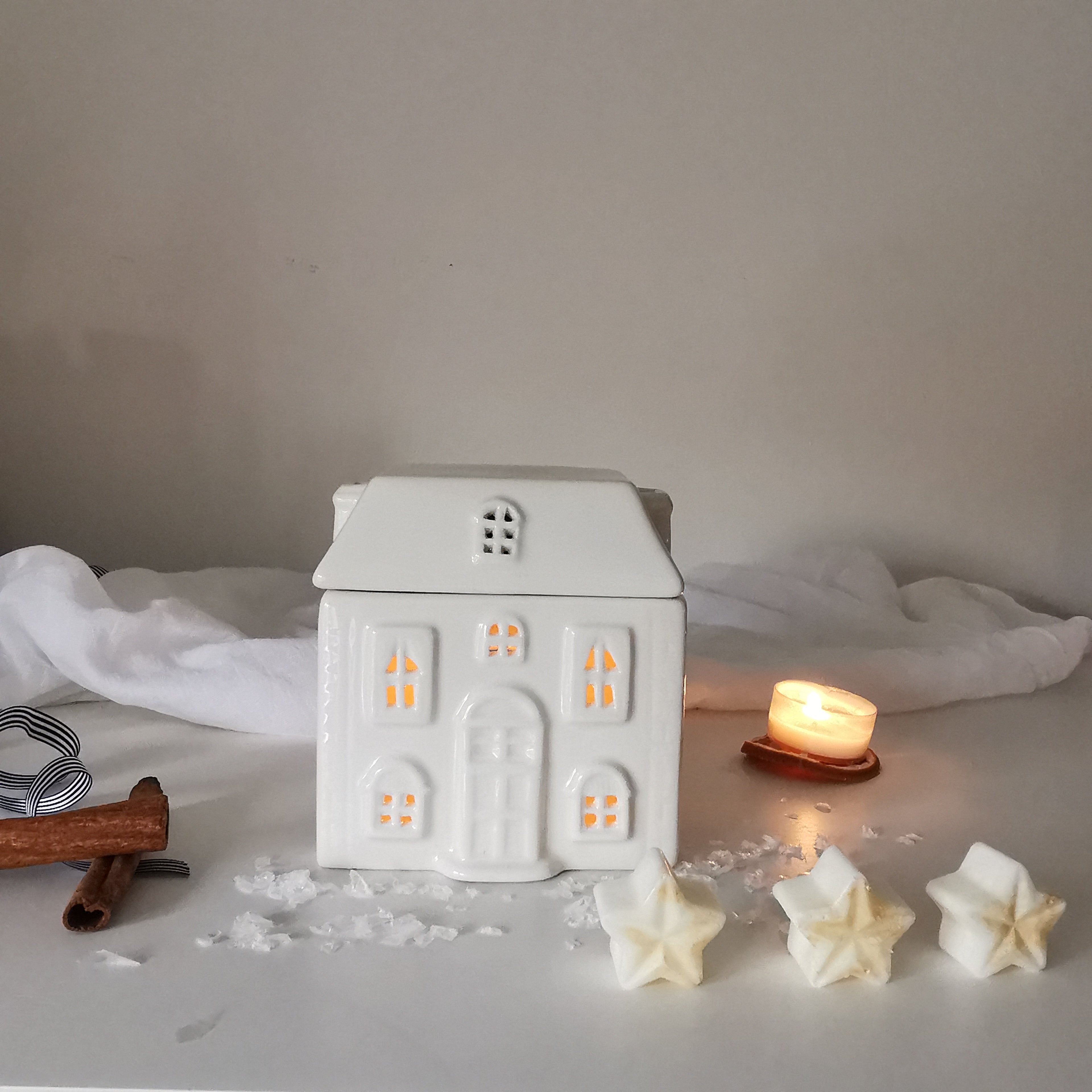 White House Ceramic Wax Burner
