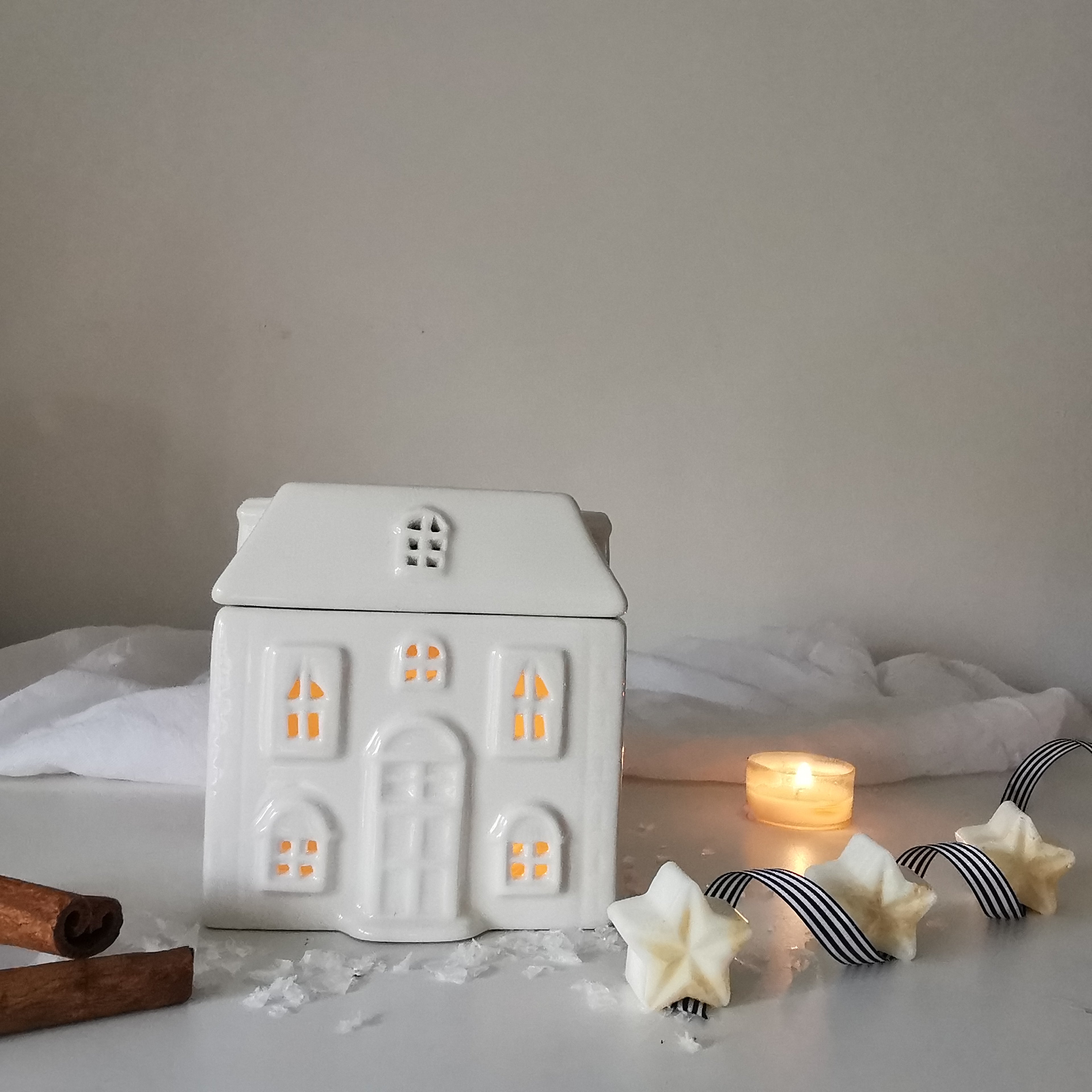 White House Ceramic Wax Burner