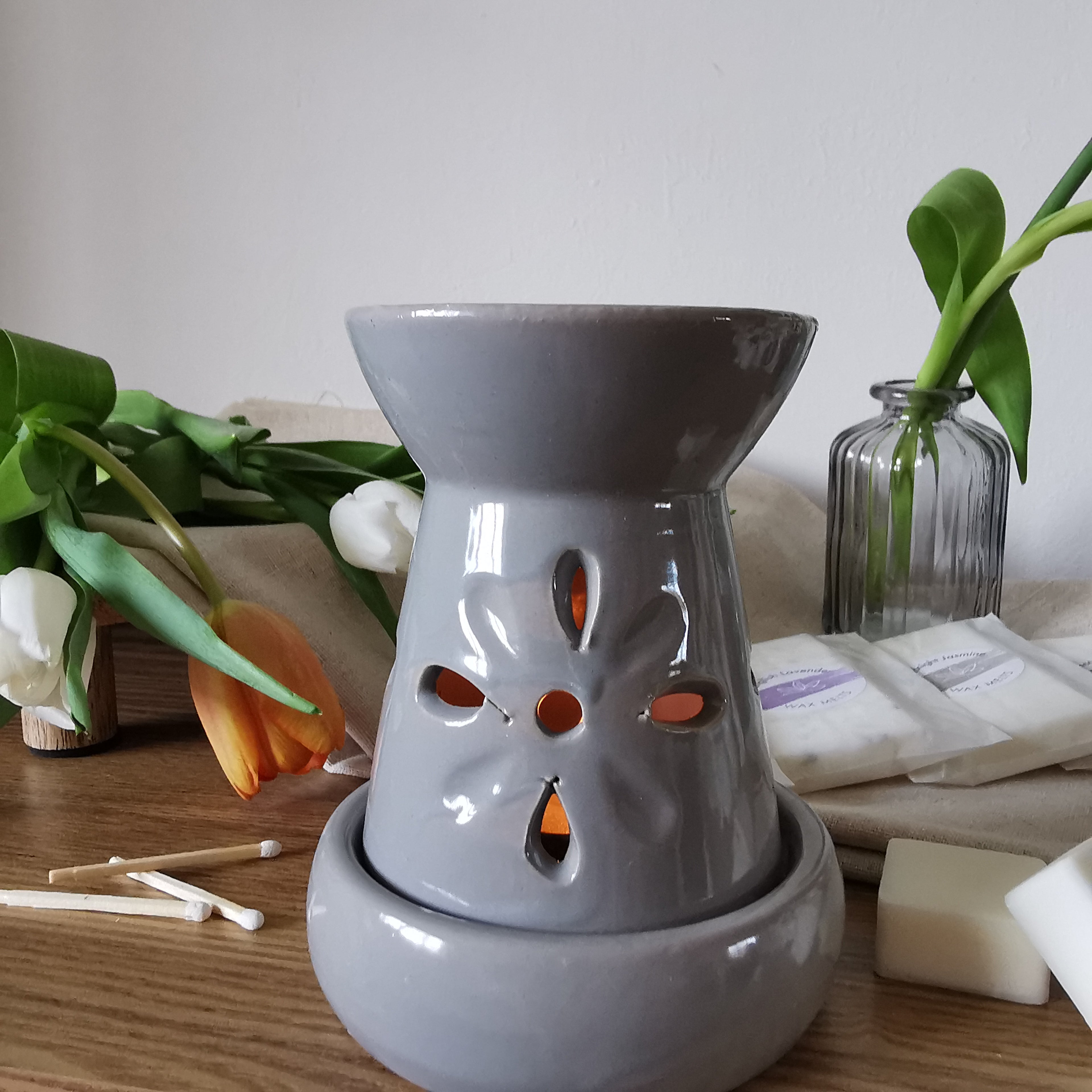 Floral Cut Out Oil Wax Warmer