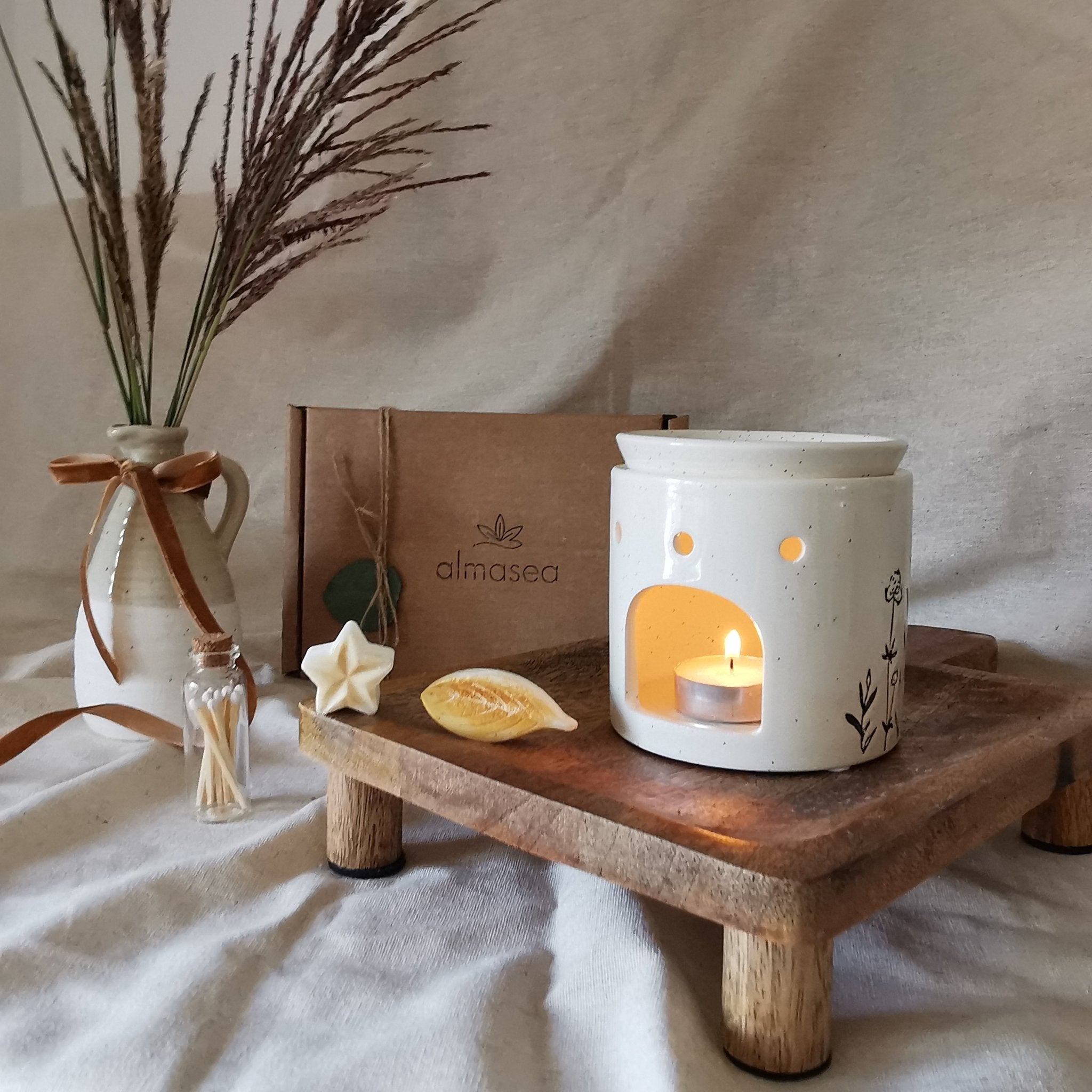 Wildflowers & Bees Minimalistic Wax Melt Burner