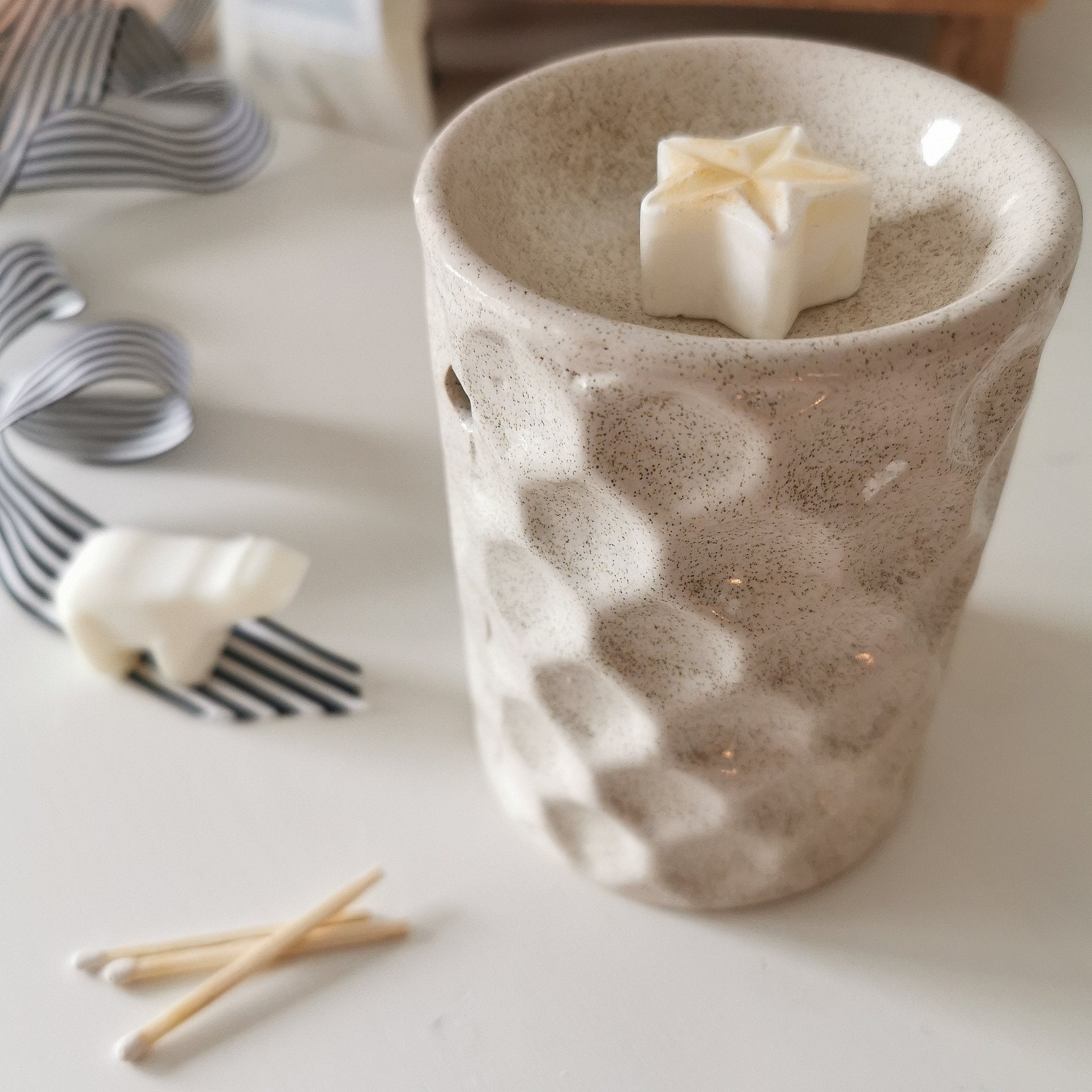 Honeycomb Speckled Cream Wax Melt Burner Oil warmer