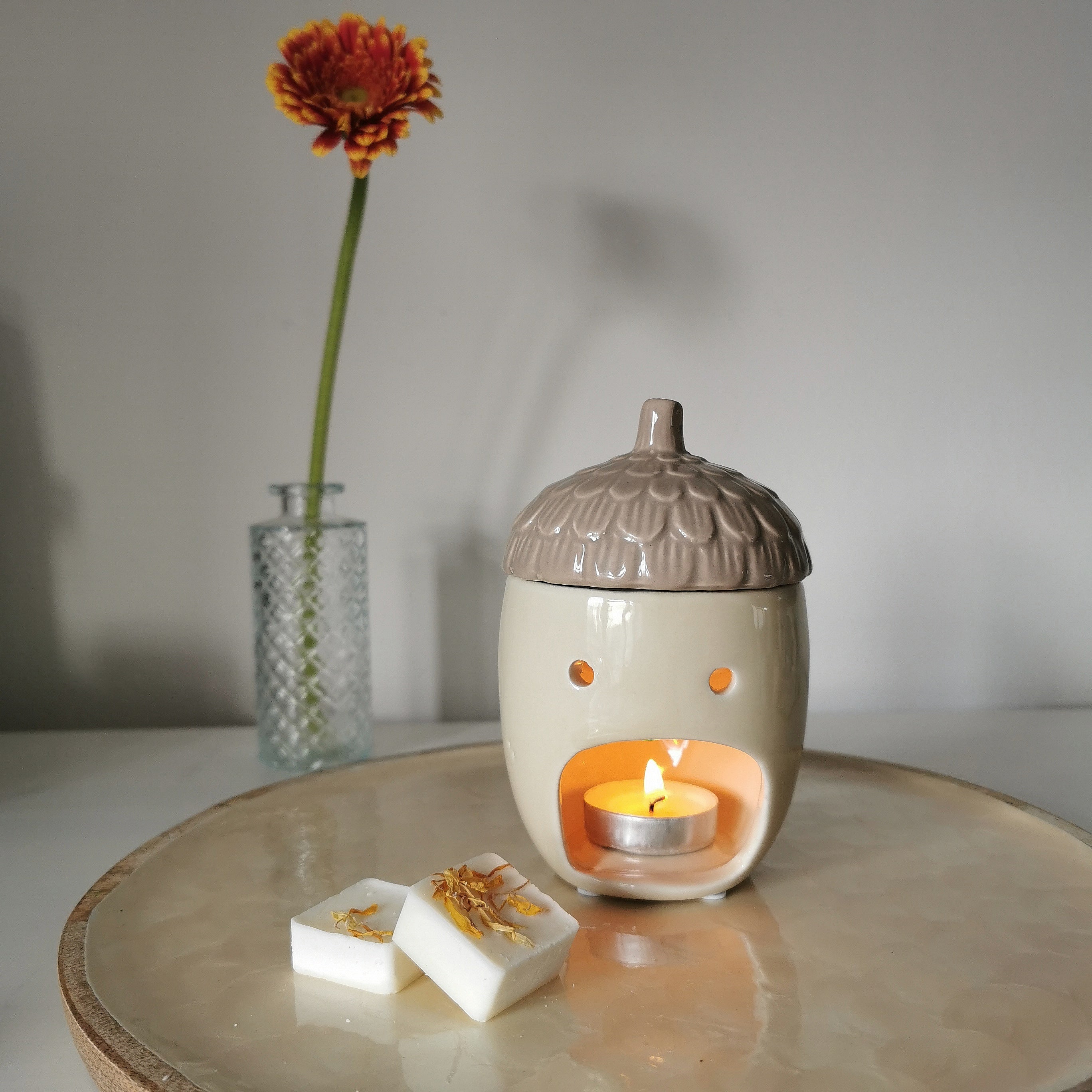 Cream Acorn Shaped Wax Melt Burner with lid