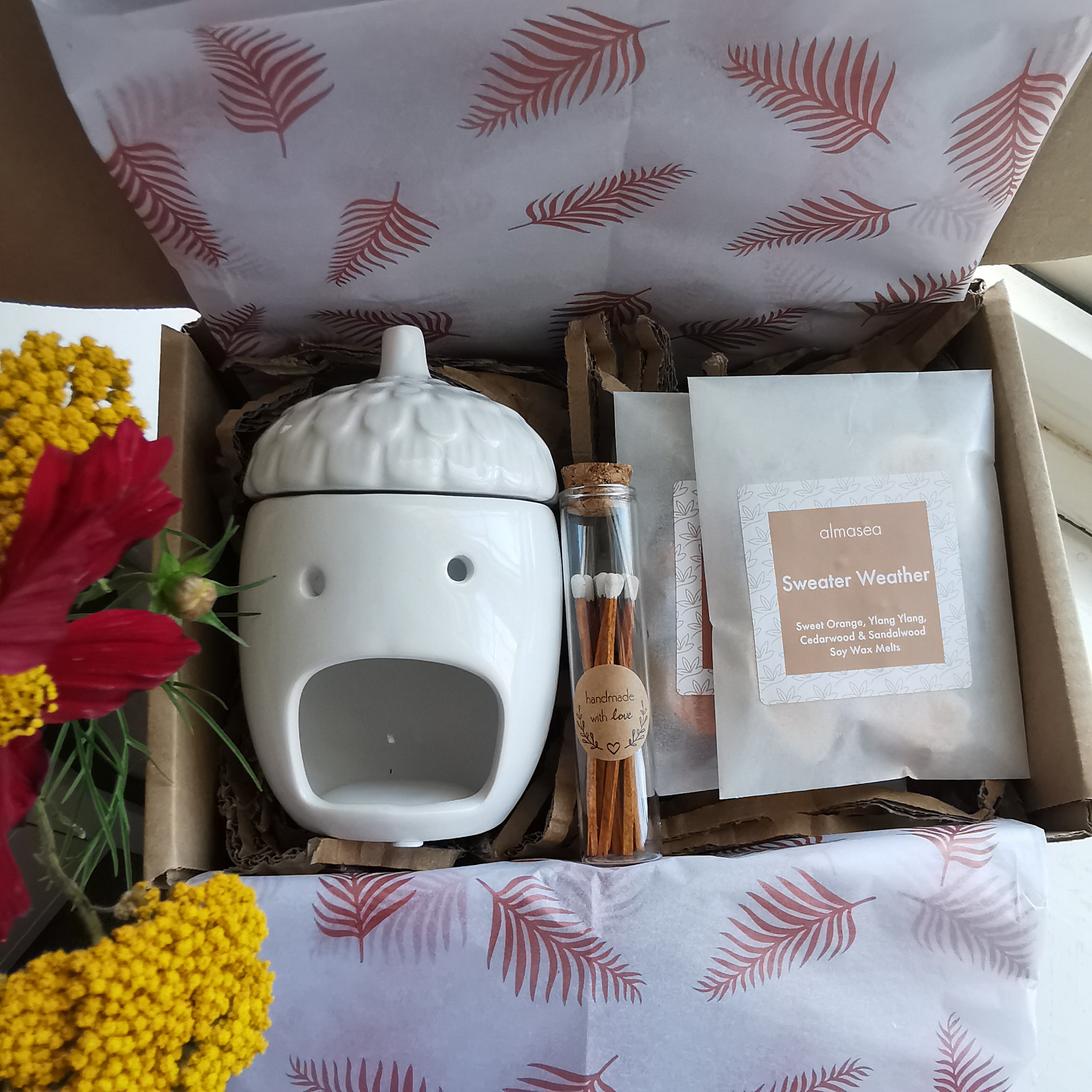 White Acorn Wax Burner & Autumn Melts Gift Set