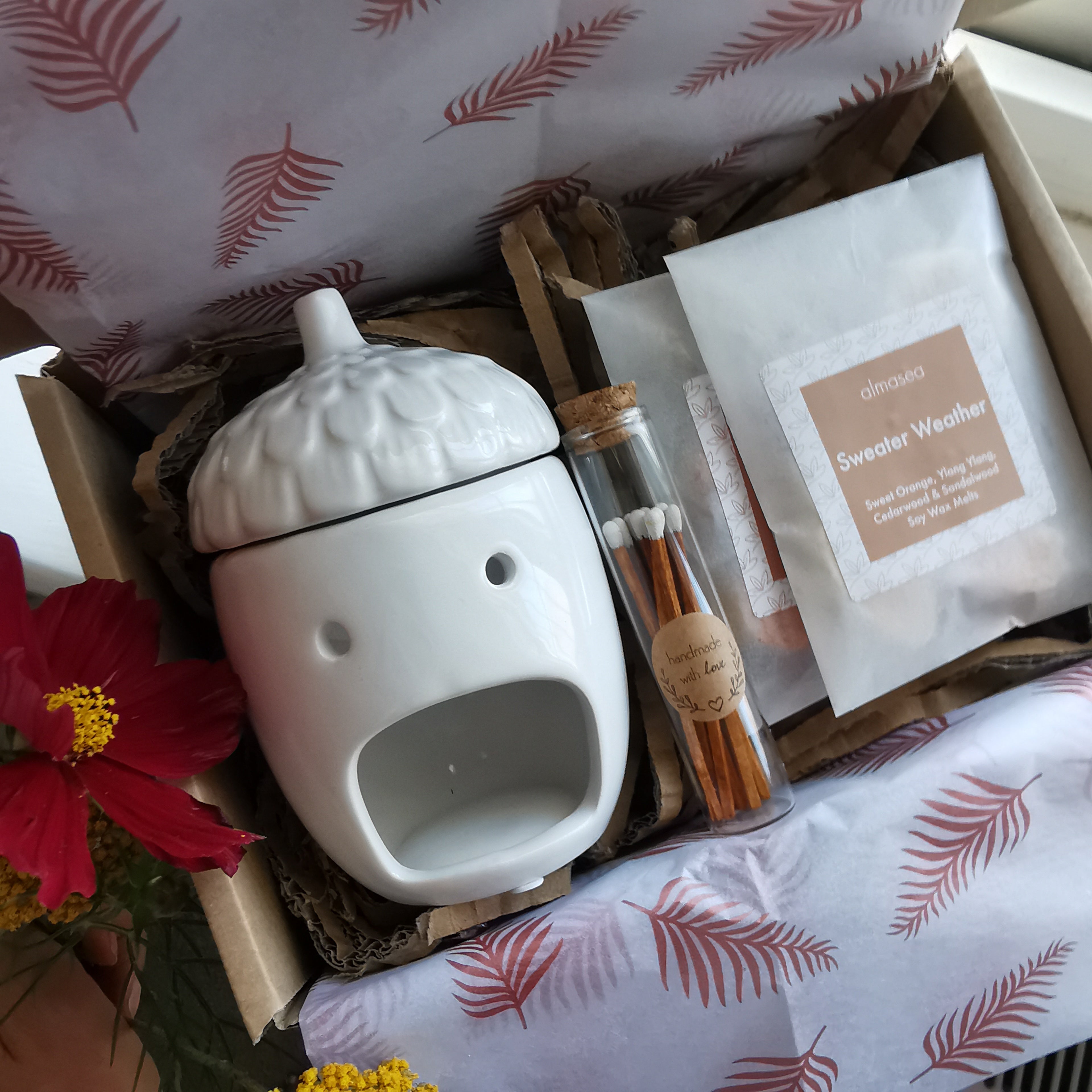 White Acorn Wax Burner & Autumn Melts Gift Set