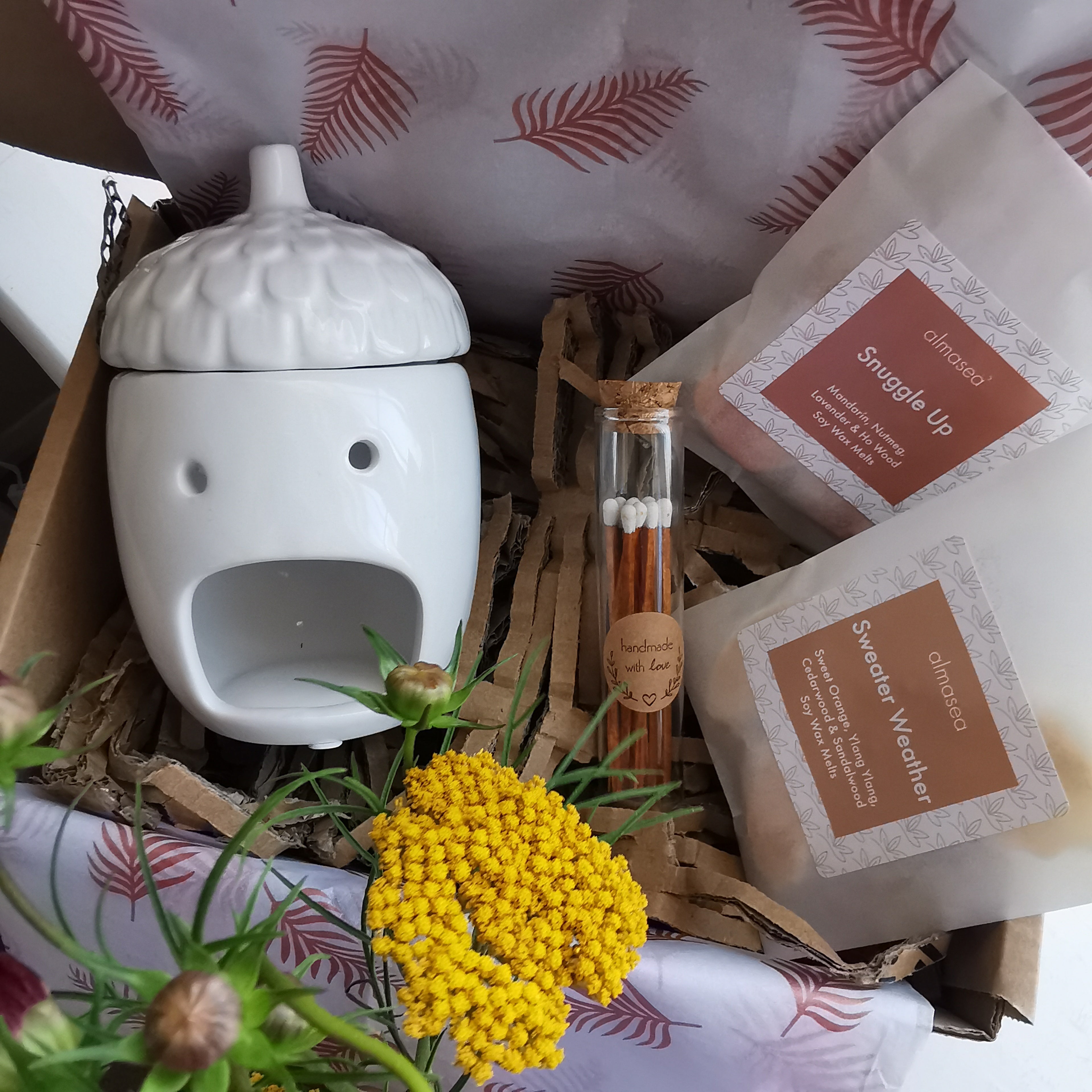White Acorn Wax Burner & Autumn Melts Gift Set