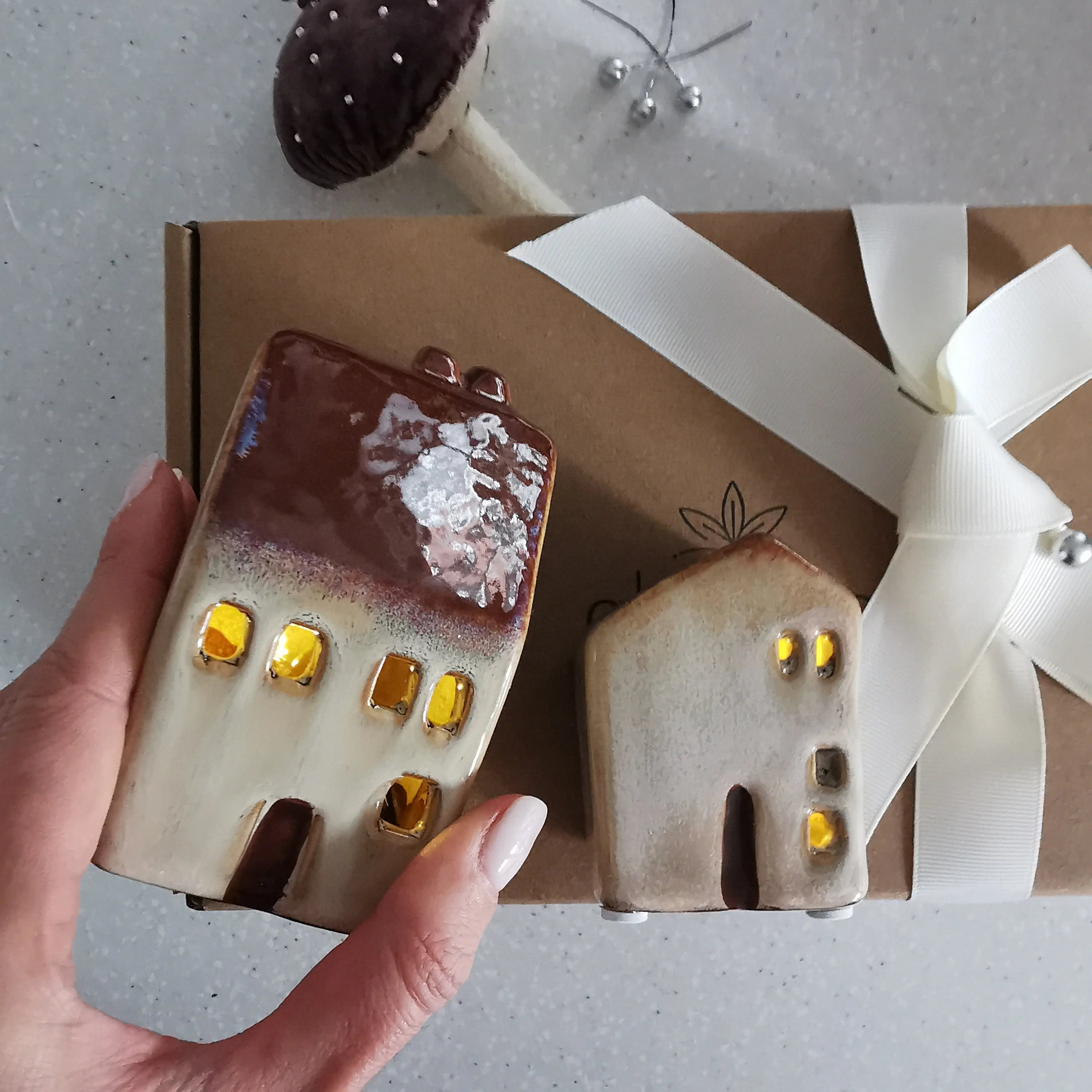 Red LED Festive House Reactive Glazed Almasea