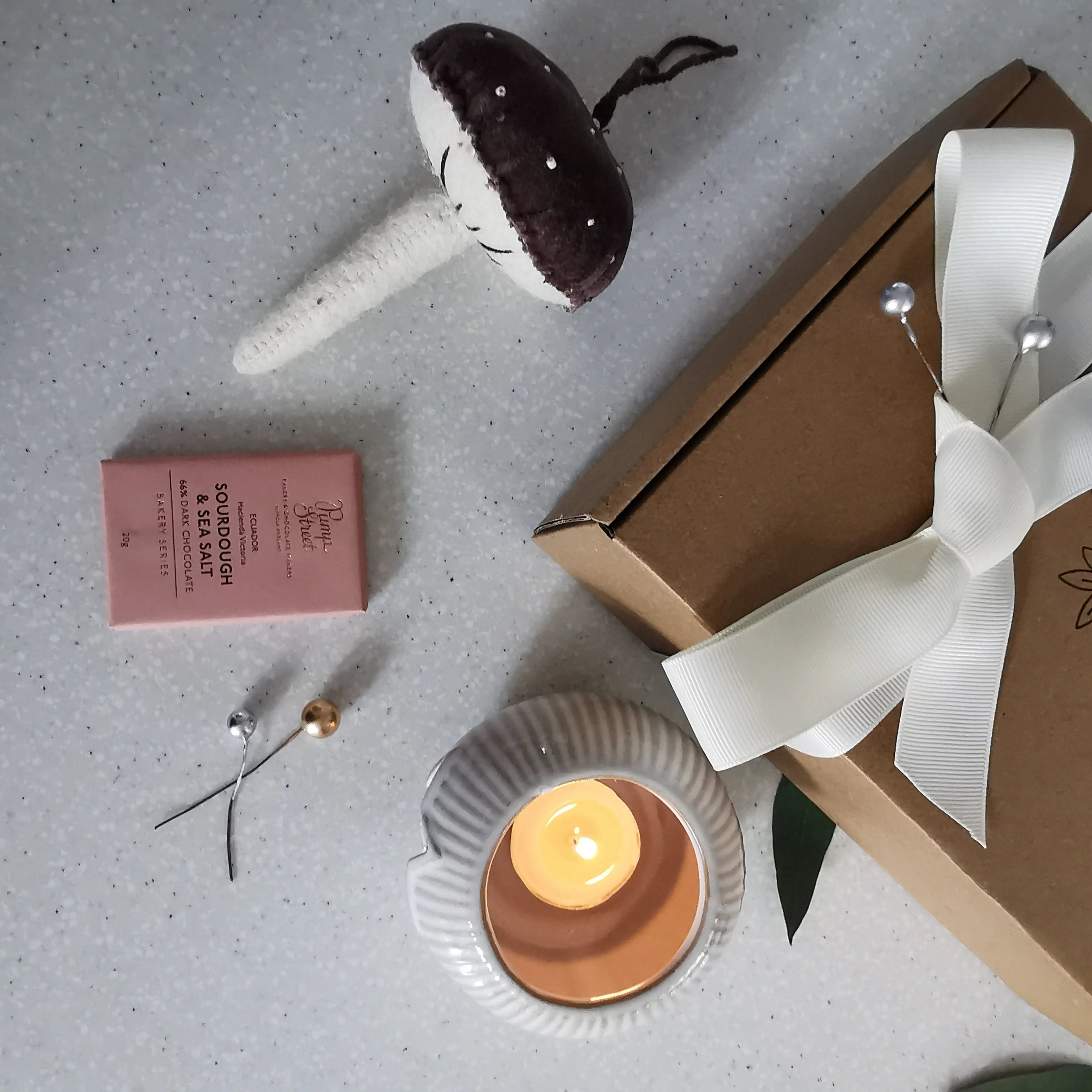 Winters Barn Gift Box Almasea