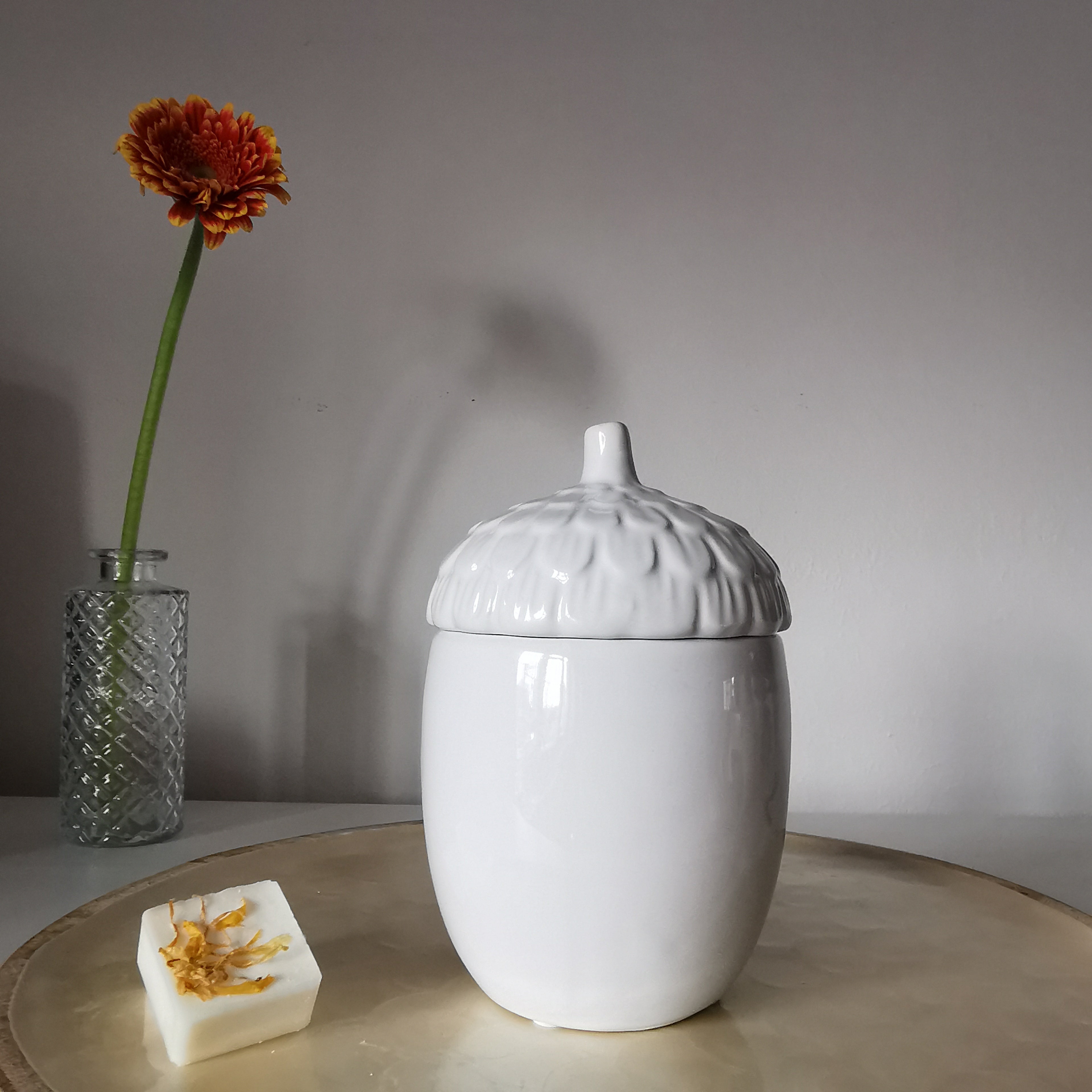 White Ceramic Acorn Wax Melt Burner with lid
